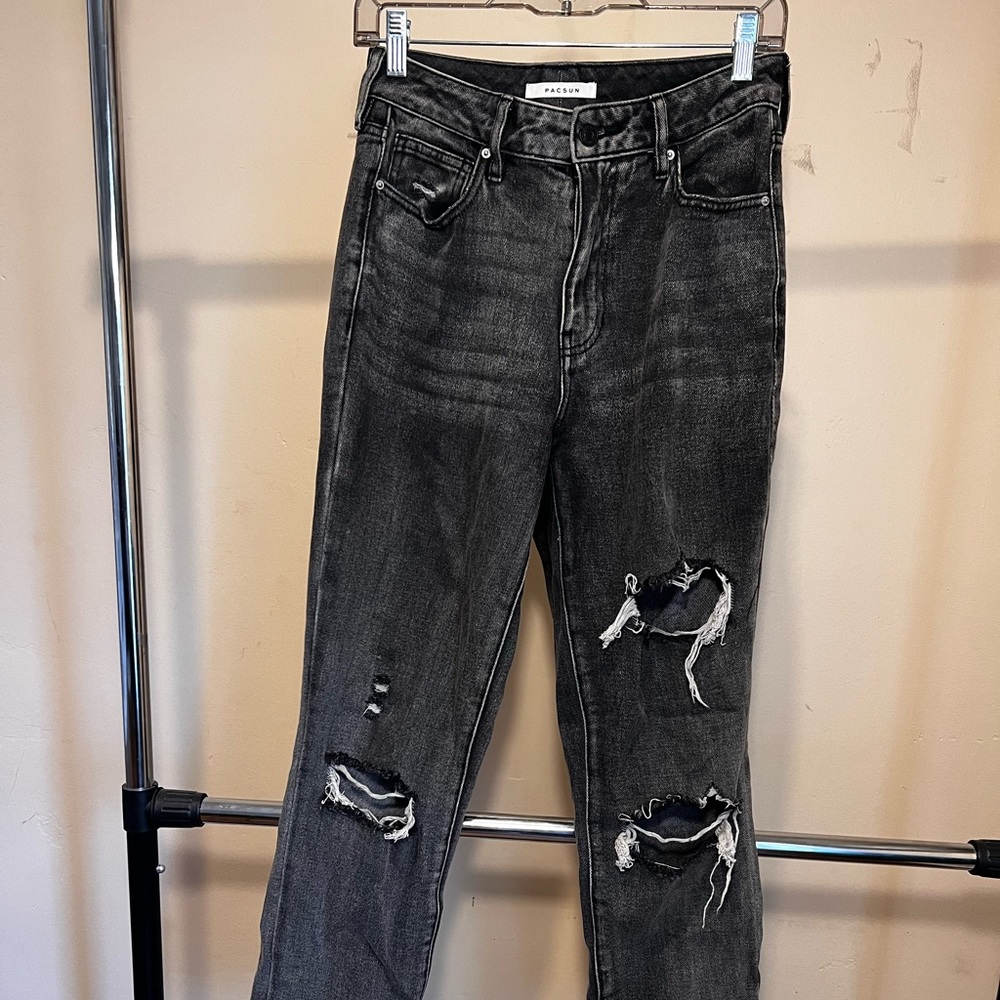 BLACK RIPPED BAGGY JEANS